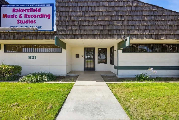 931 26th, Bakersfield, California 93301