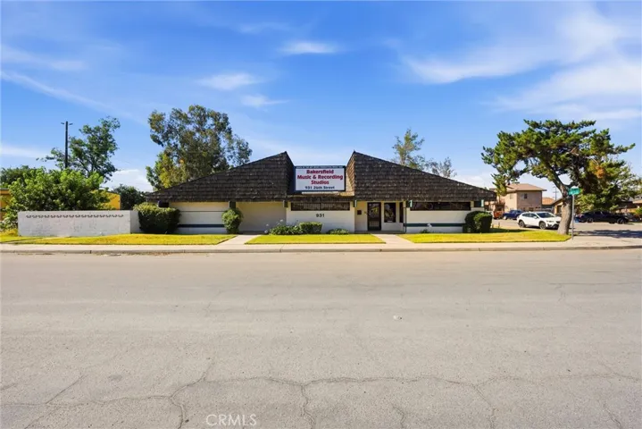 931 26th, Bakersfield, California 93301