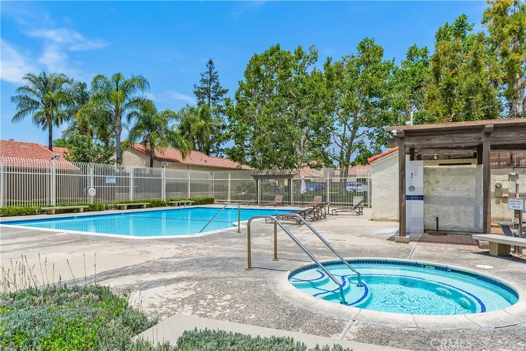 Cross Creek Village Community Pool & Spa