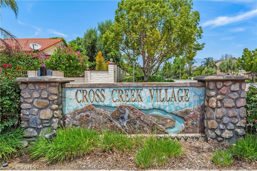 Cross Creek Village Community Entrance Monument