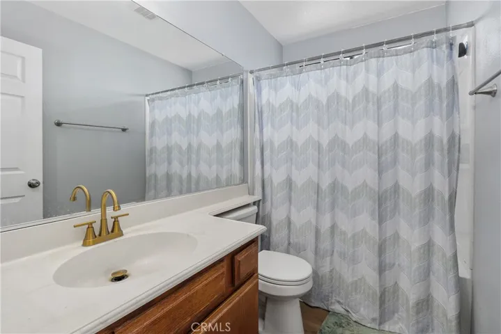 Full Upstairs Bathroom Serving The Secondary Bedrooms