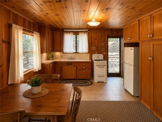 25400 Marion Ridge Dr, Idyllwild, California 92549
