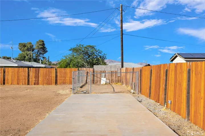 21330 Ramona, Apple Valley, California 92307