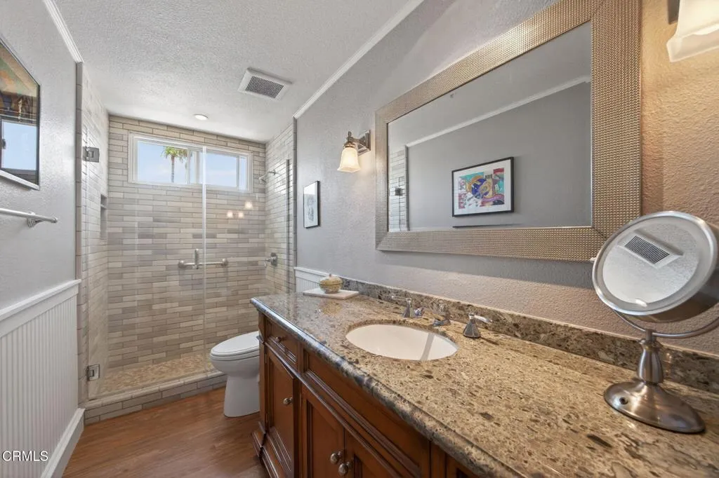 36-web-or-mls-Upmarket Media-1753Eme097