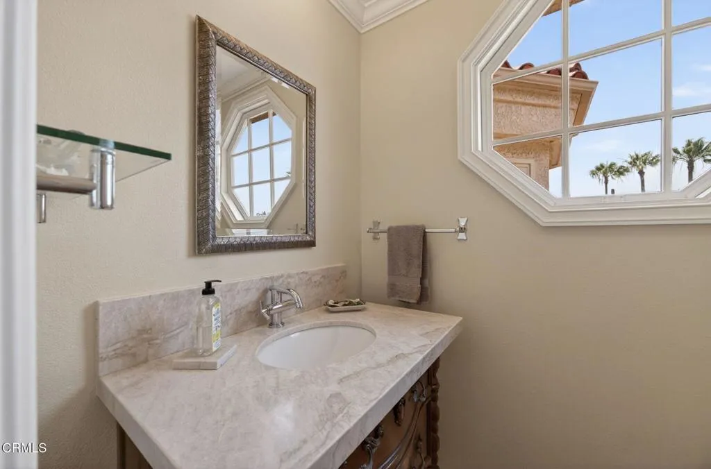50-web-or-mls-Upmarket Media-1753Eme064