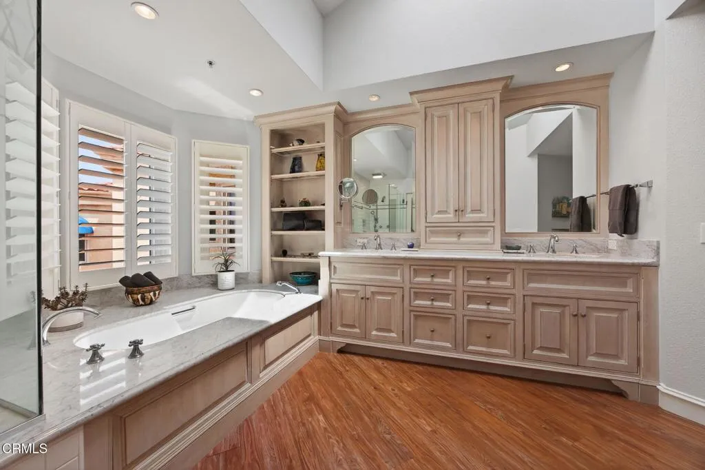 45-web-or-mls-Upmarket Media-1753Eme124