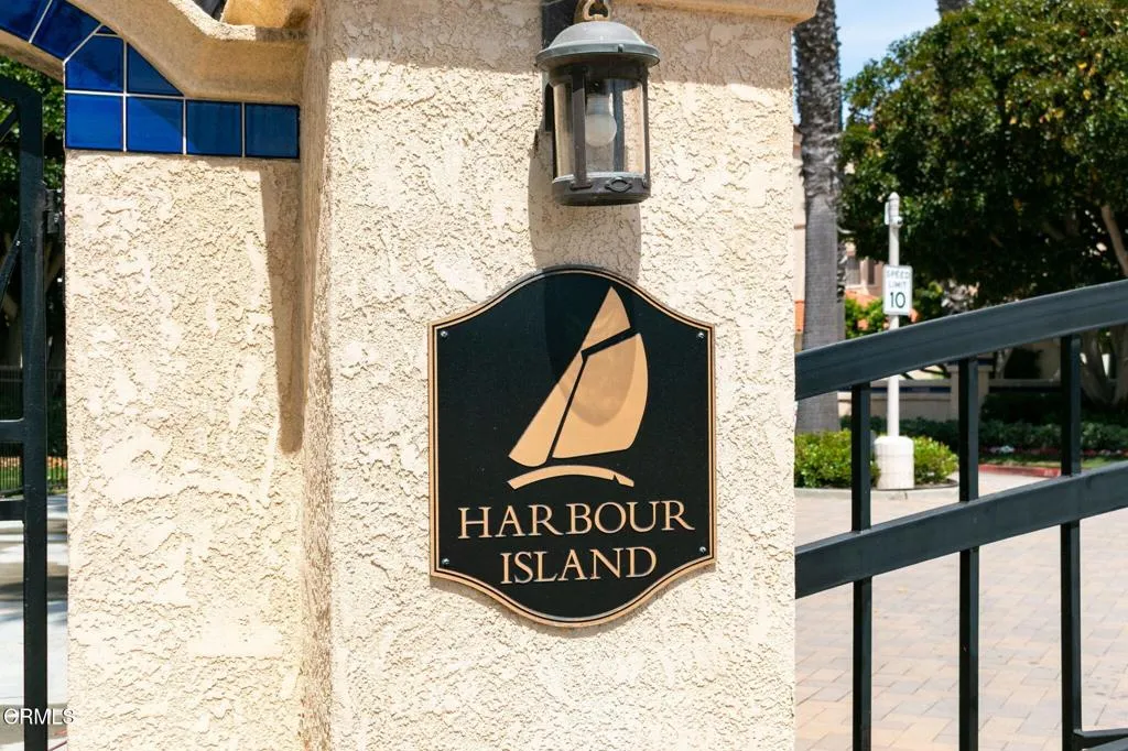 57-web-or-mls-UpmarketMedia_HarbourIslan
