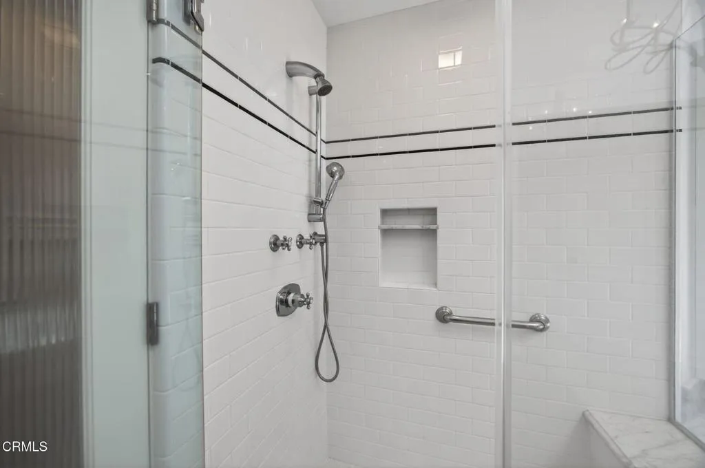 44-web-or-mls-Upmarket Media-1753Eme121