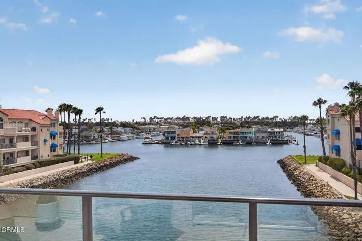 30-web-or-mls-Upmarket Media-1753Eme081
