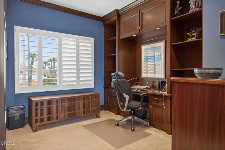 27-web-or-mls-Upmarket Media-1753Eme071