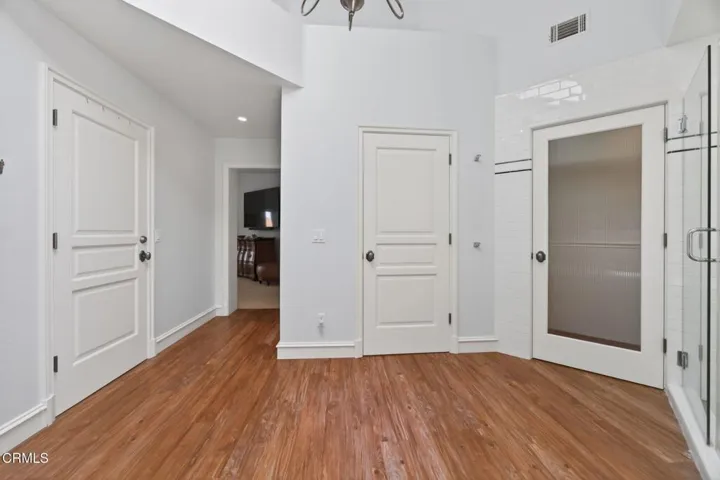 43-web-or-mls-Upmarket Media-1753Eme118
