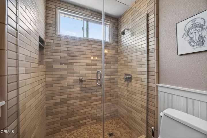 37-web-or-mls-Upmarket Media-1753Eme100