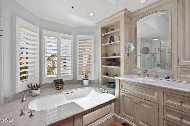 42-web-or-mls-Upmarket Media-1753Eme116
