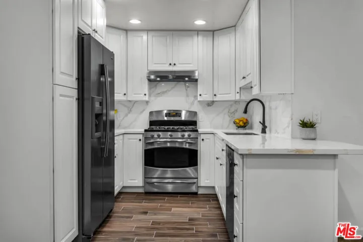8600 Tuscany Avenue 202, Playa Del Rey, California 90293 — photo 5