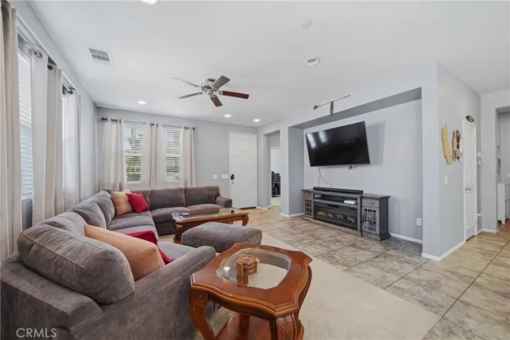 16001 Chase 68, Fontana, California 92336
