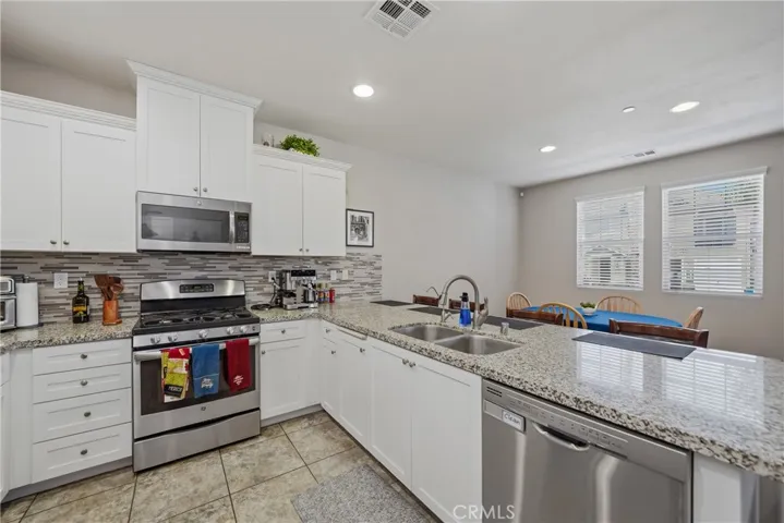 16001 Chase 68, Fontana, California 92336