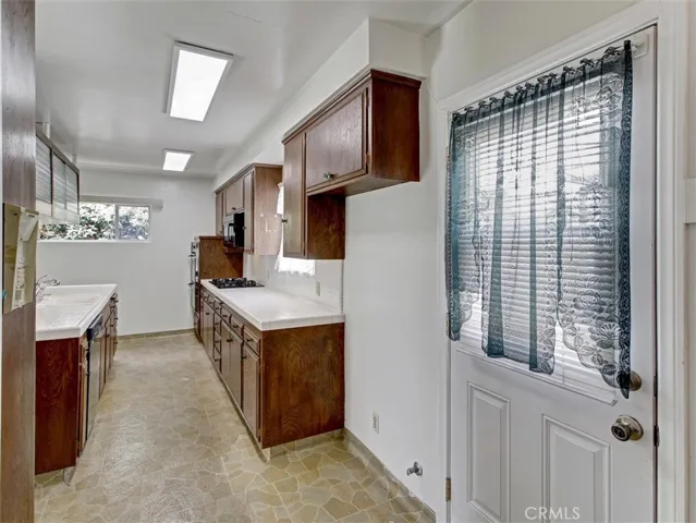 16613 Glenburn, Torrance, California 90504