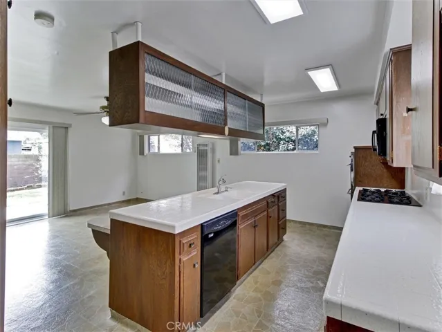 16613 Glenburn, Torrance, California 90504