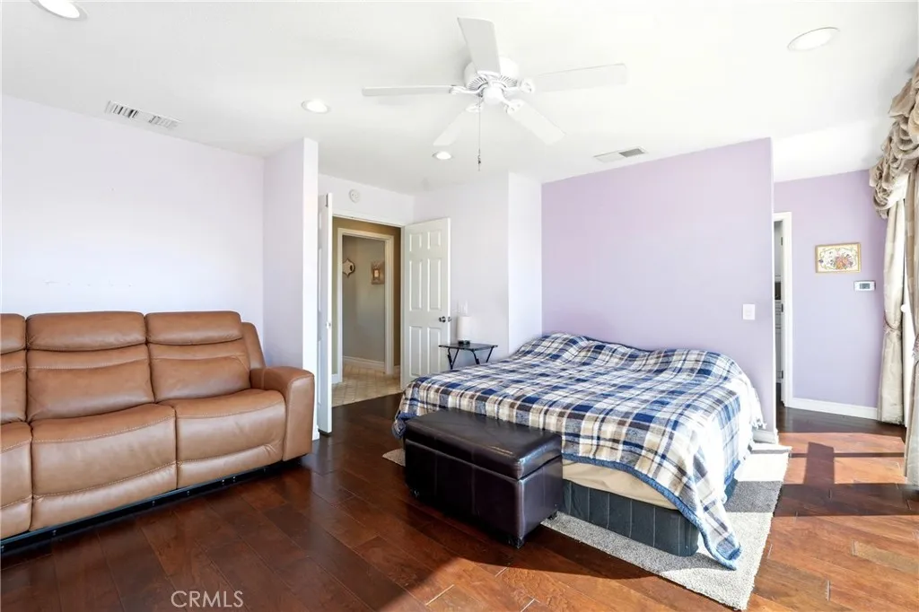 Spacious Master Suite with ensuite full bathroom Spacious Master Suite with ensuite full bathroom