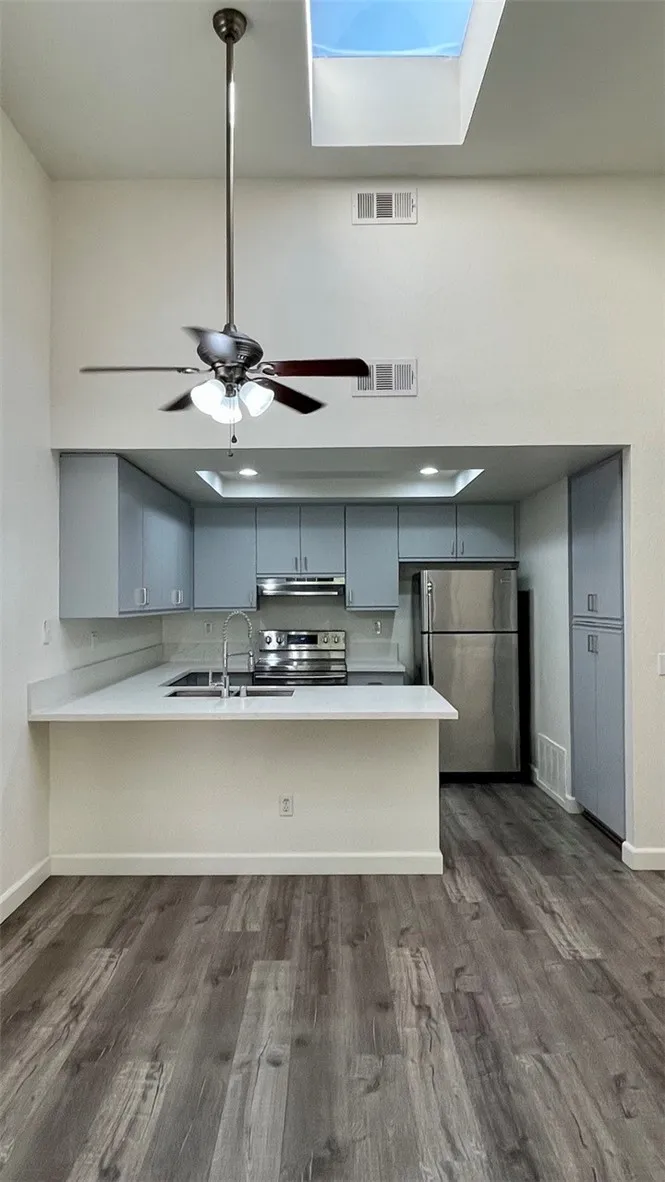 Dining area, breakfast bar, Skylight