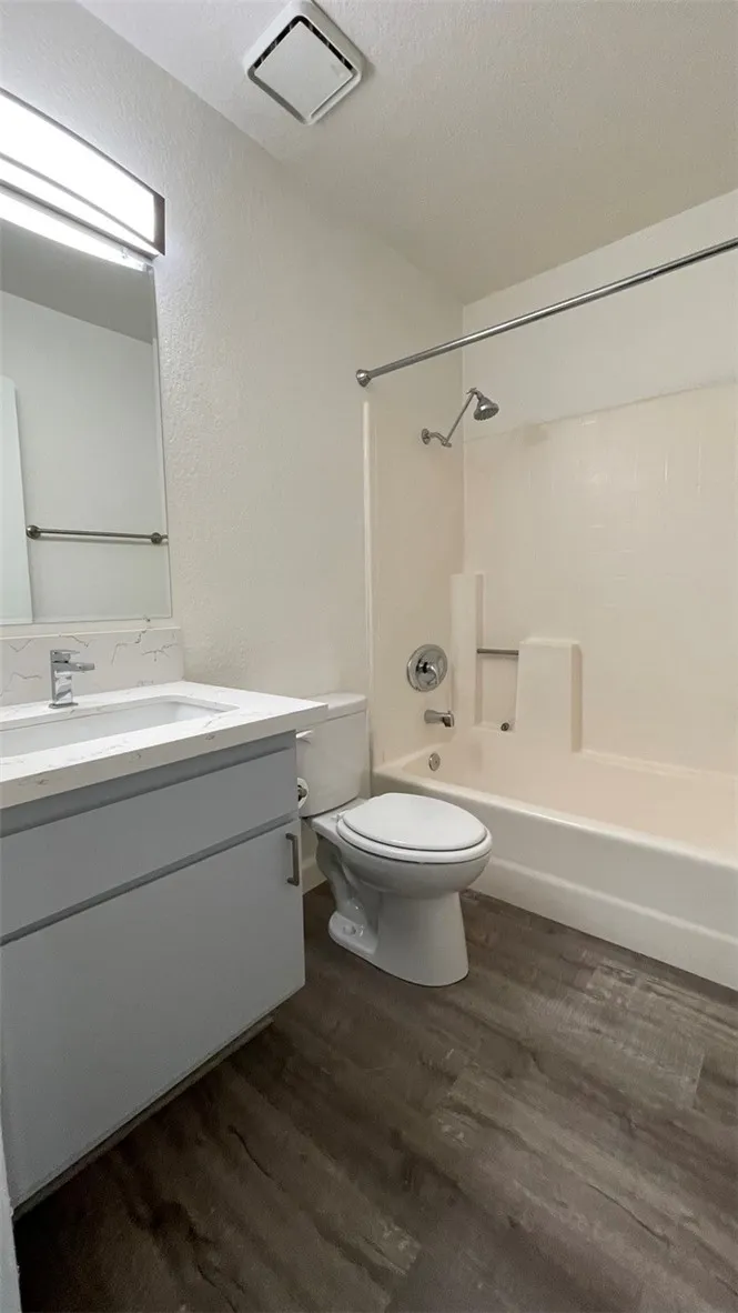 Secondary Bathroom has been updated -Shower in Tub