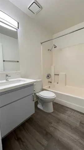 Secondary Bathroom has been updated -Shower in Tub