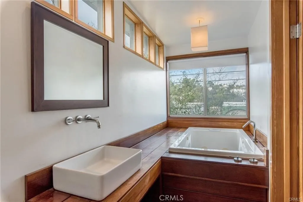Master bedroom Zen-like bathroom