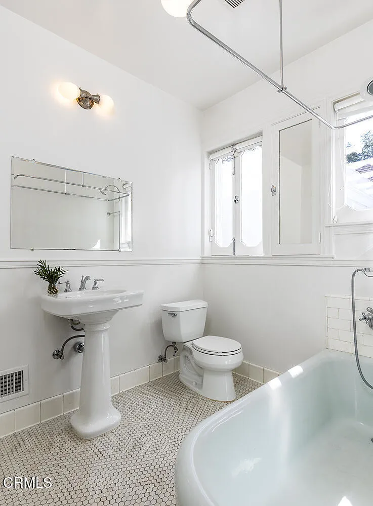 1275 New York Dr 040-mls