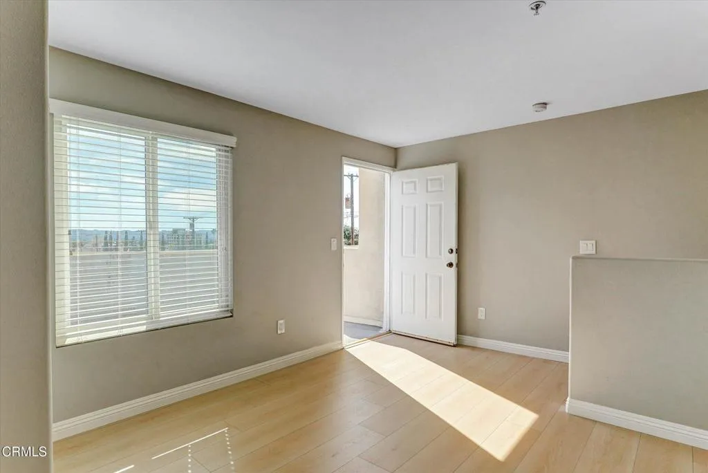 34-719 E Tujunga Ave E-34