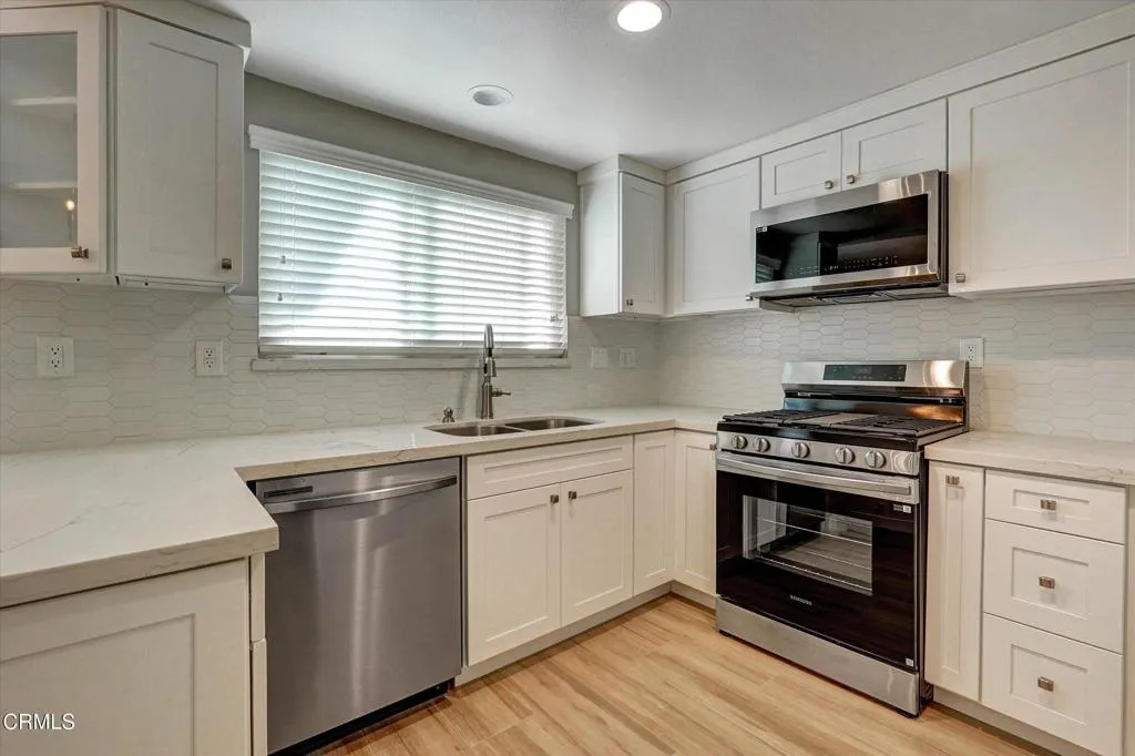 12-719 E Tujunga Ave E-12