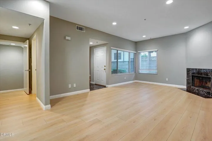 08-719 E Tujunga Ave E-8