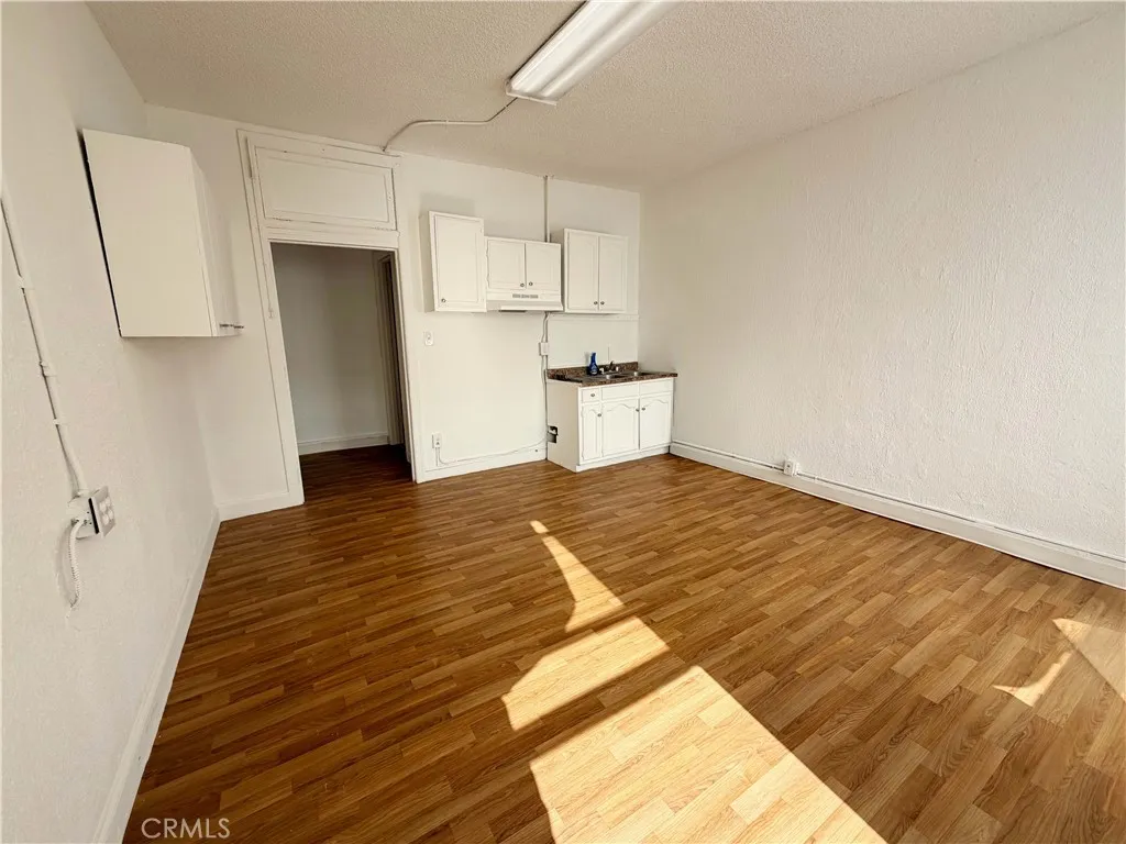 Bright eat-in kitchen area
