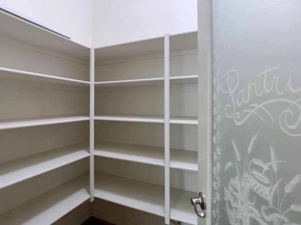 nice walk in pantry