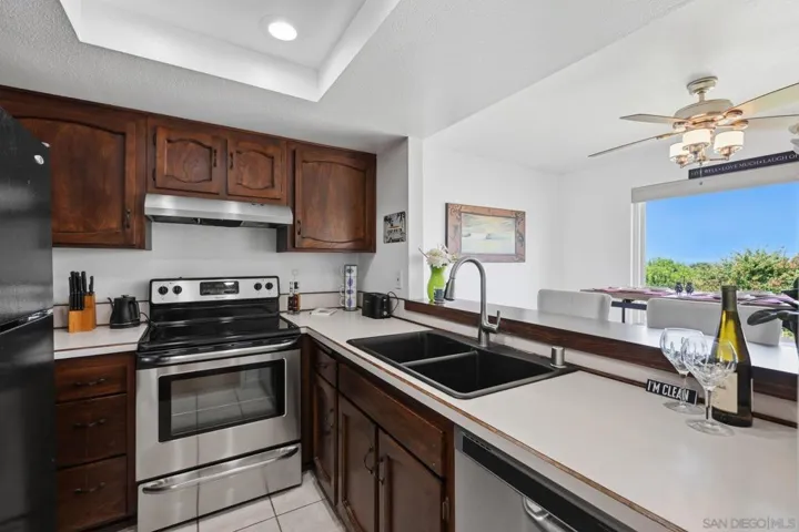 908 Caminito Madrigal Unit H, Carlsbad, California 92011