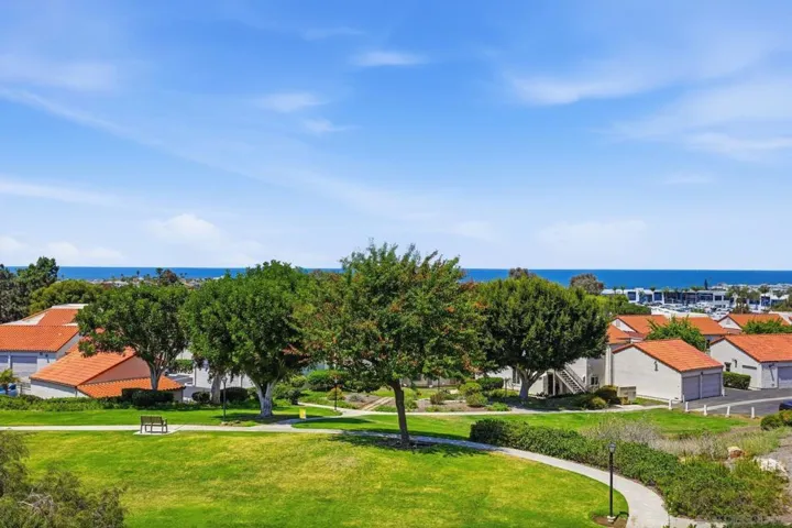 908 Caminito Madrigal Unit H, Carlsbad, California 92011