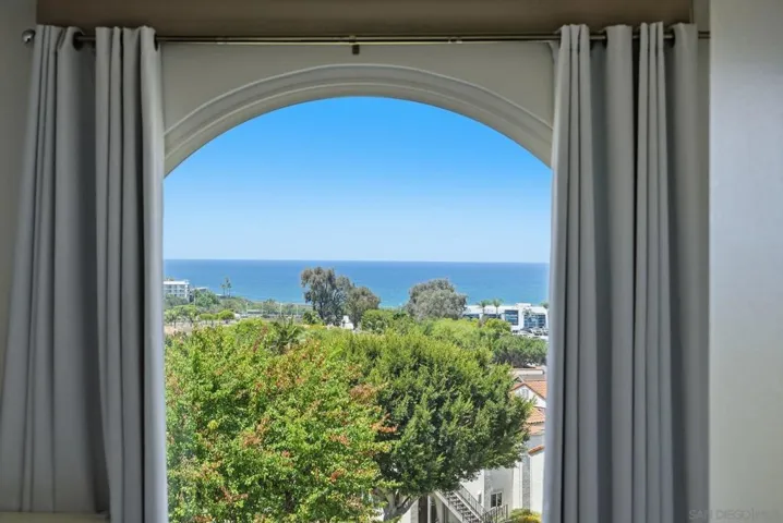 908 Caminito Madrigal Unit H, Carlsbad, California 92011