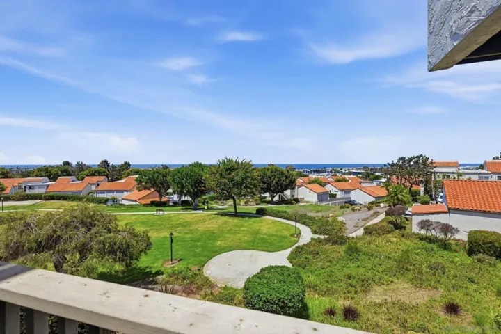 908 Caminito Madrigal Unit H, Carlsbad, California 92011