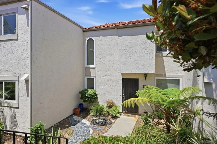 908 Caminito Madrigal Unit H, Carlsbad, California 92011
