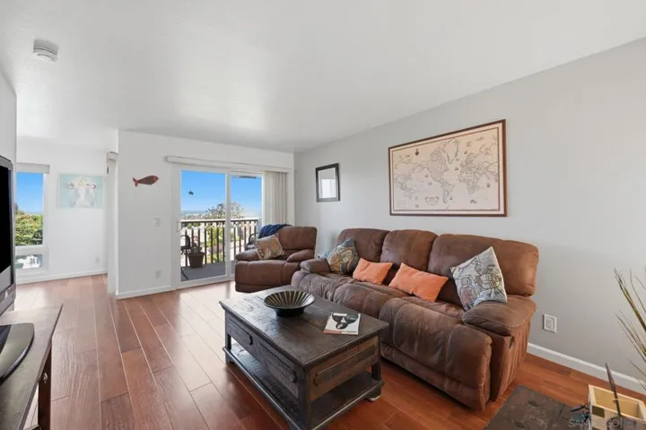 908 Caminito Madrigal Unit H, Carlsbad, California 92011