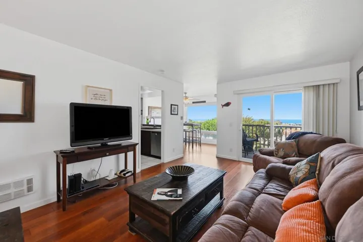 908 Caminito Madrigal Unit H, Carlsbad, California 92011