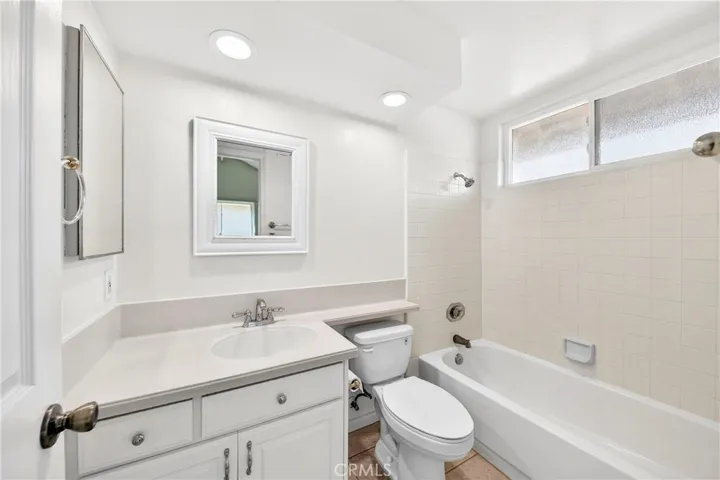 En-suite second bathroom