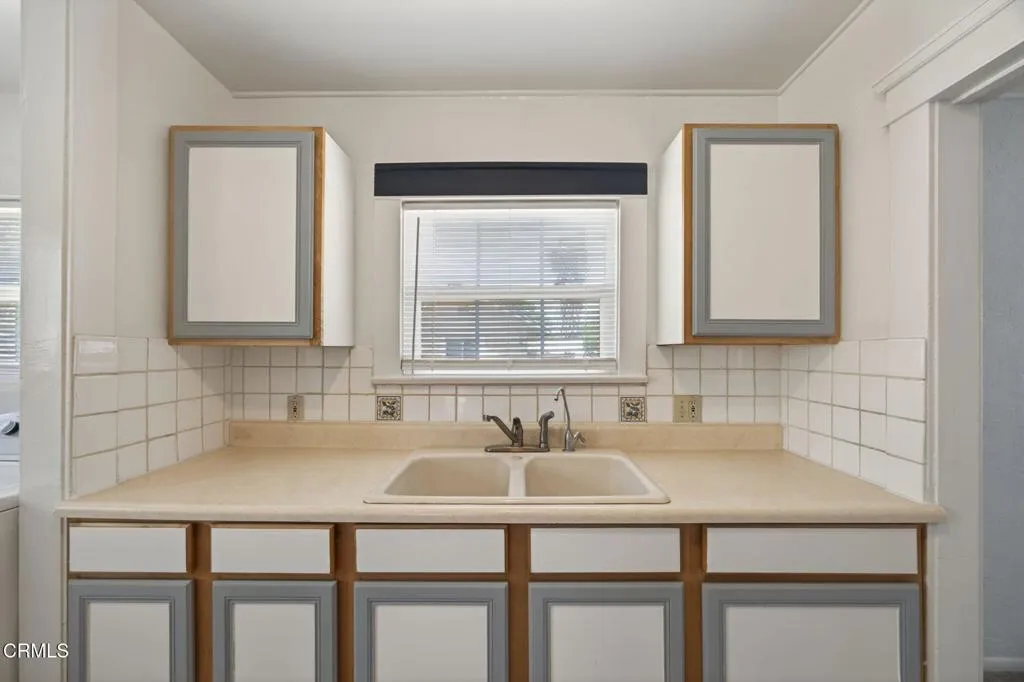 822 E Pleasant - Kitchen
