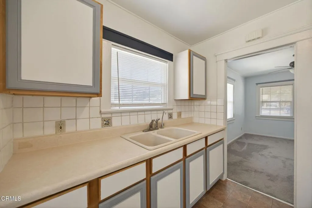 822 E Pleasant - Kitchen