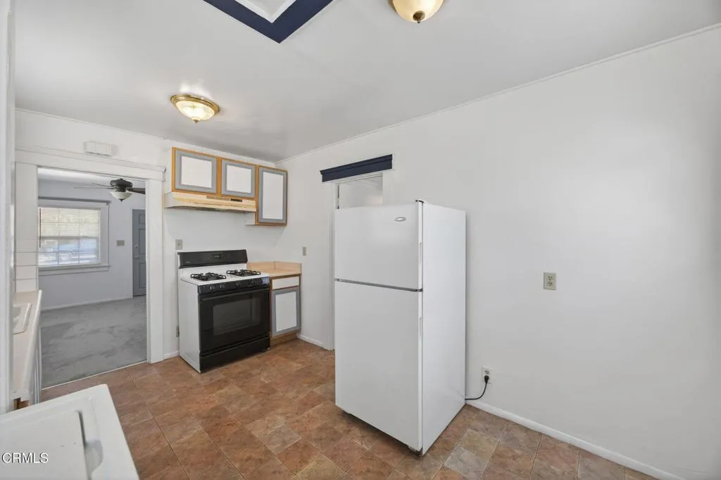 822 E Pleasant - Kitchen
