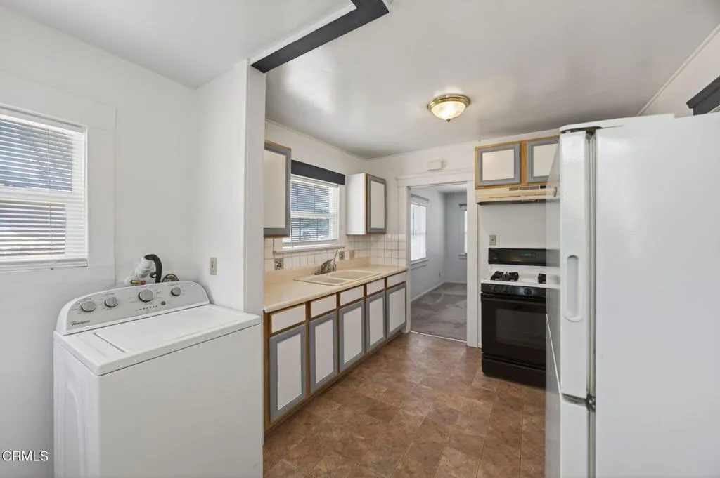 822 E Pleasant - Kitchen/Dine