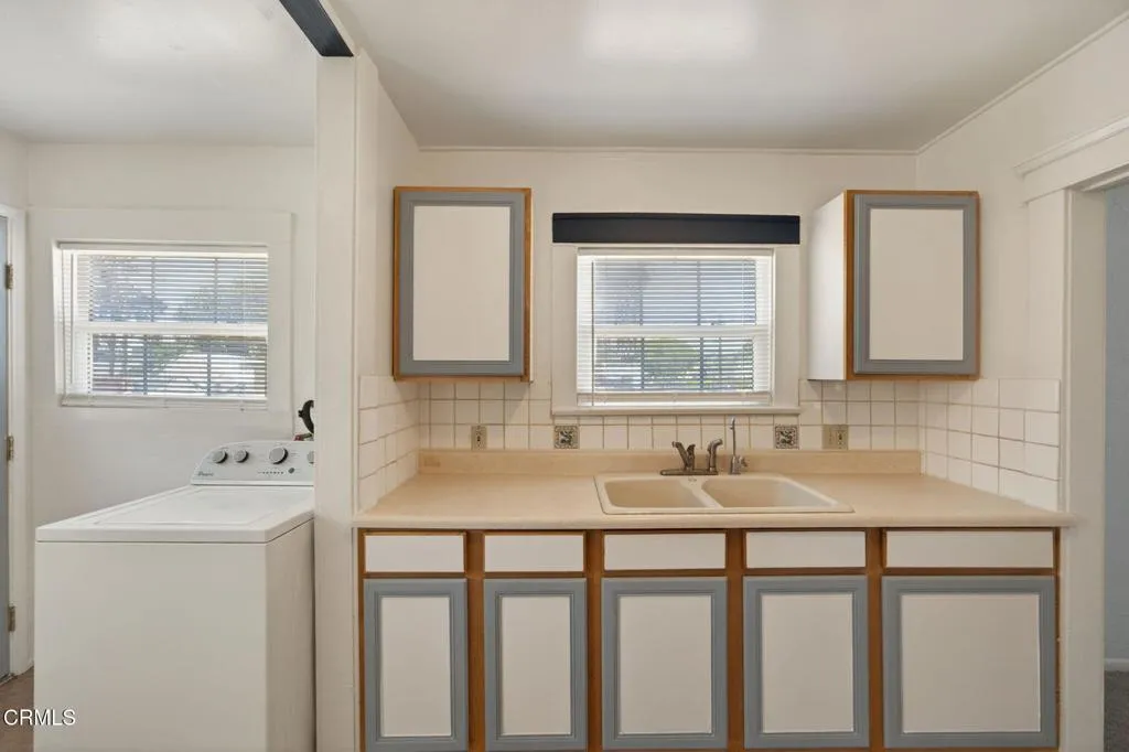 822 E Pleasant - Kitchen