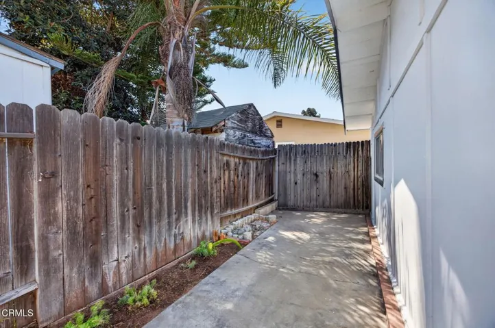 822 E Pleasant - Yard