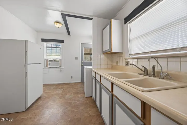 822 E Pleasant - Kitchen / Dine in Area