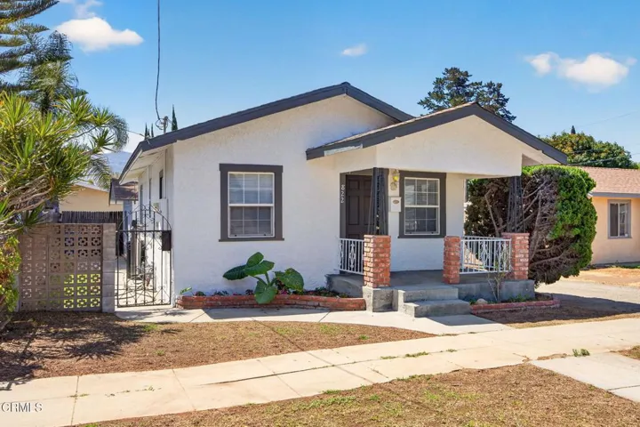 822 E Pleasant