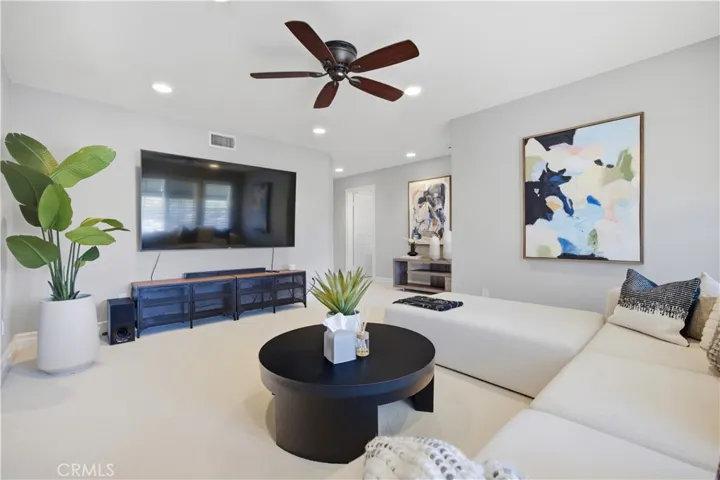 8 N Bayleaf, Irvine, California 92620